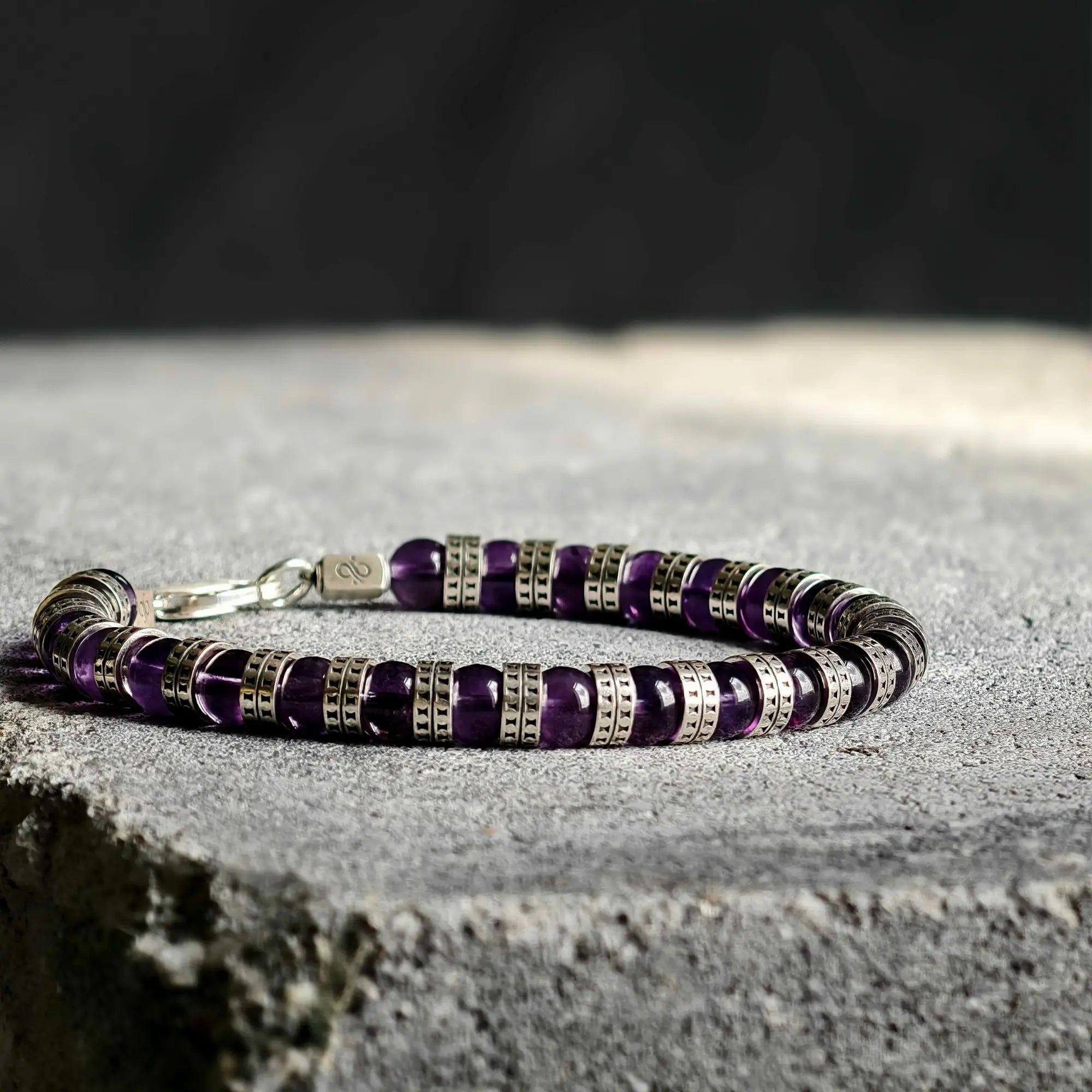 Armored Amethyst Bracelet VIII (6mm)