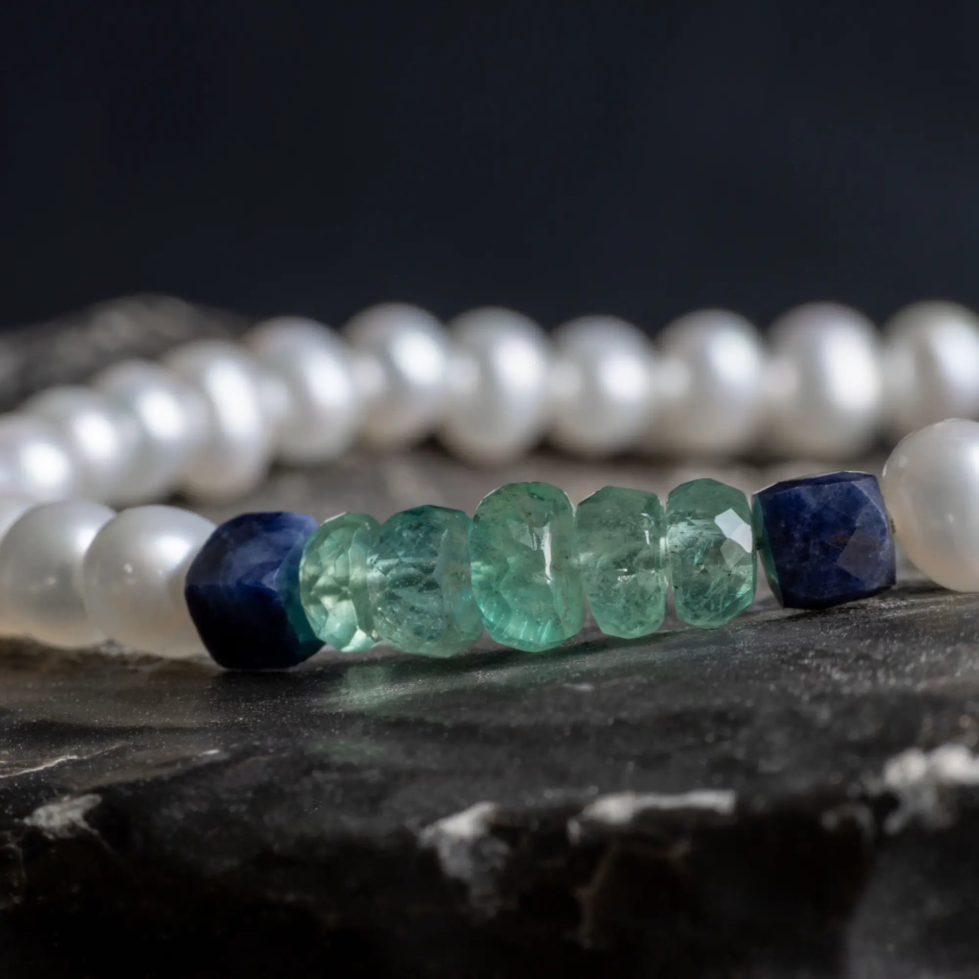 White Pearl - Emerald - Sapphire Bracelet I (4.5-5mm)