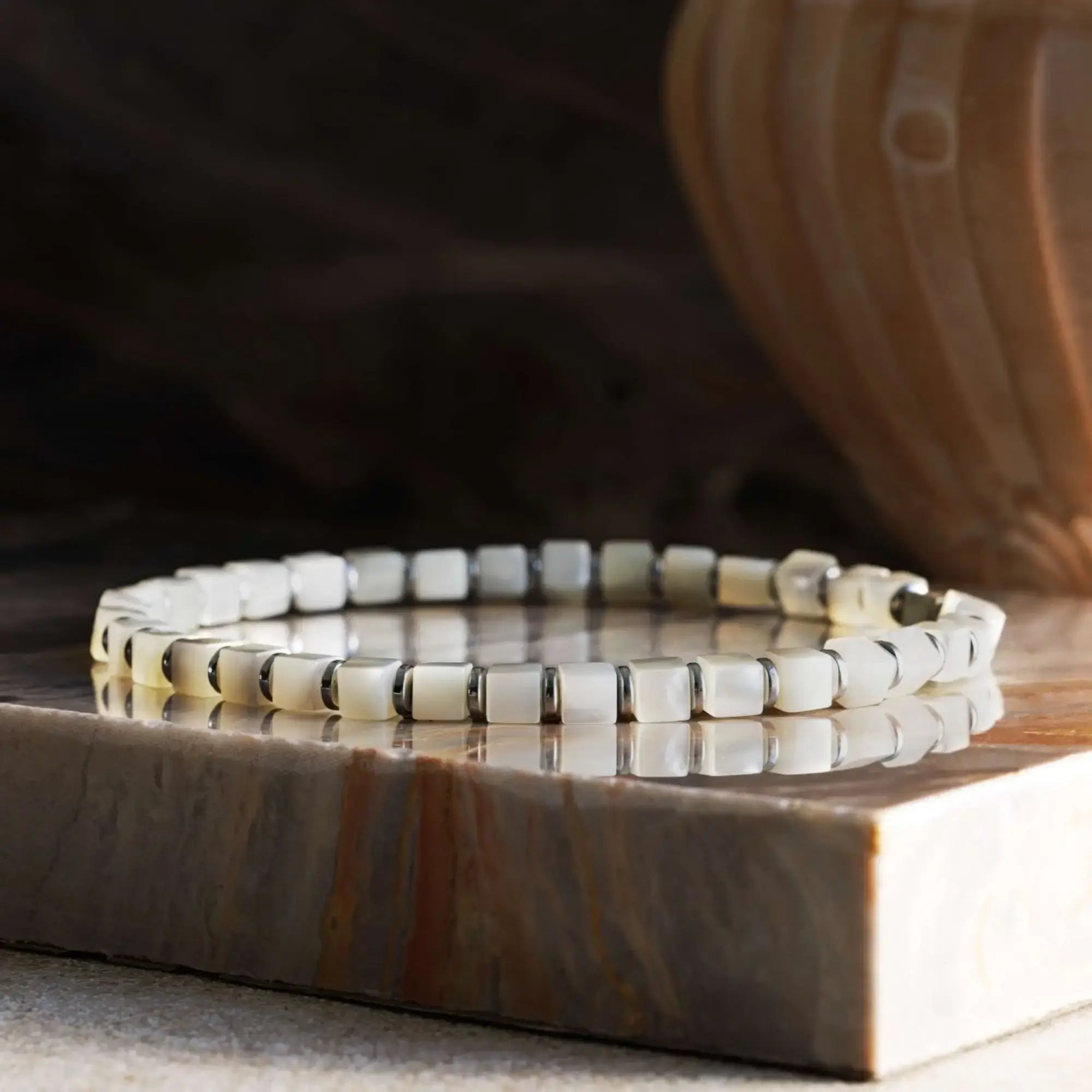 Mother of Pearl Cube Bracelet I (4mm)