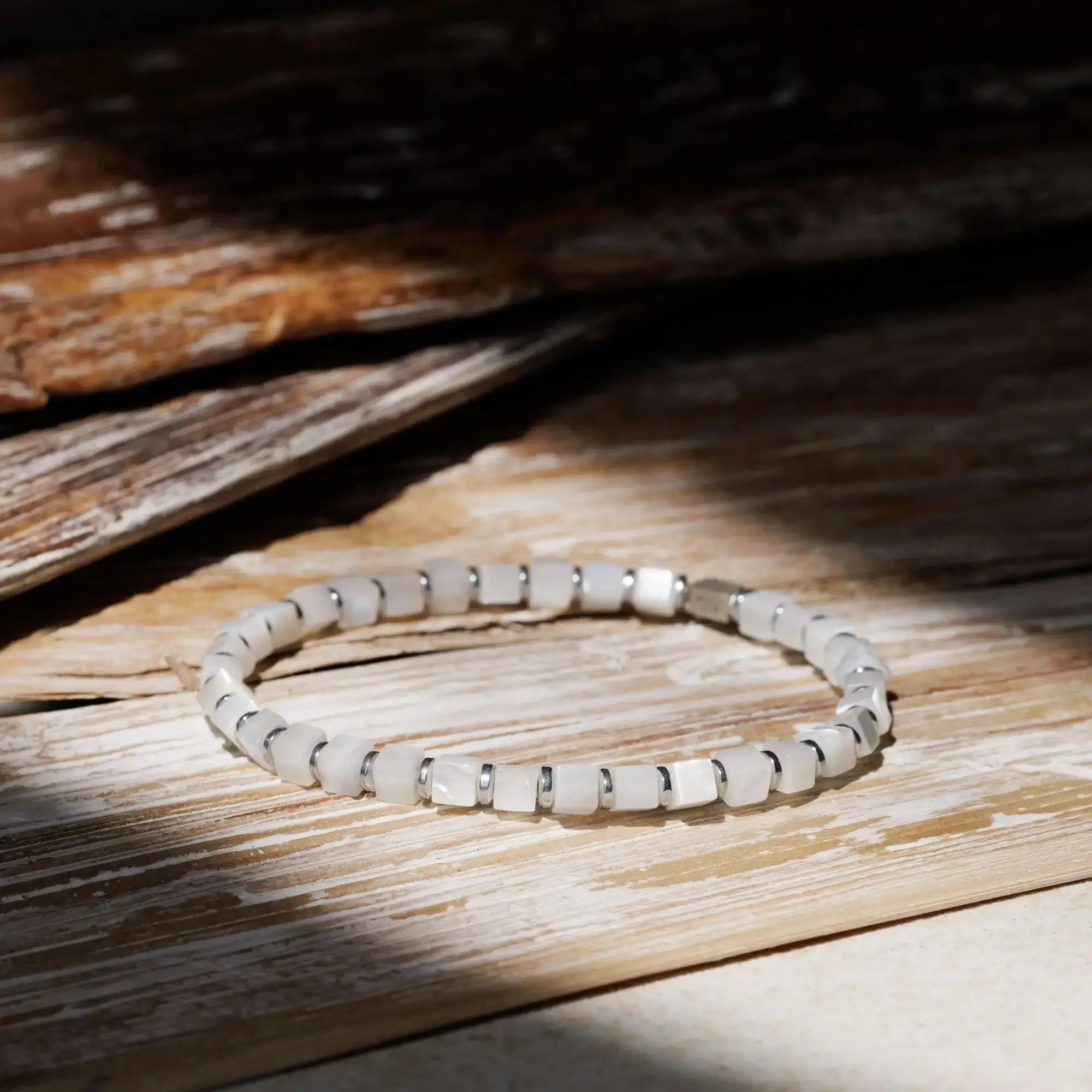 Mother of Pearl Cube Bracelet I (4mm)