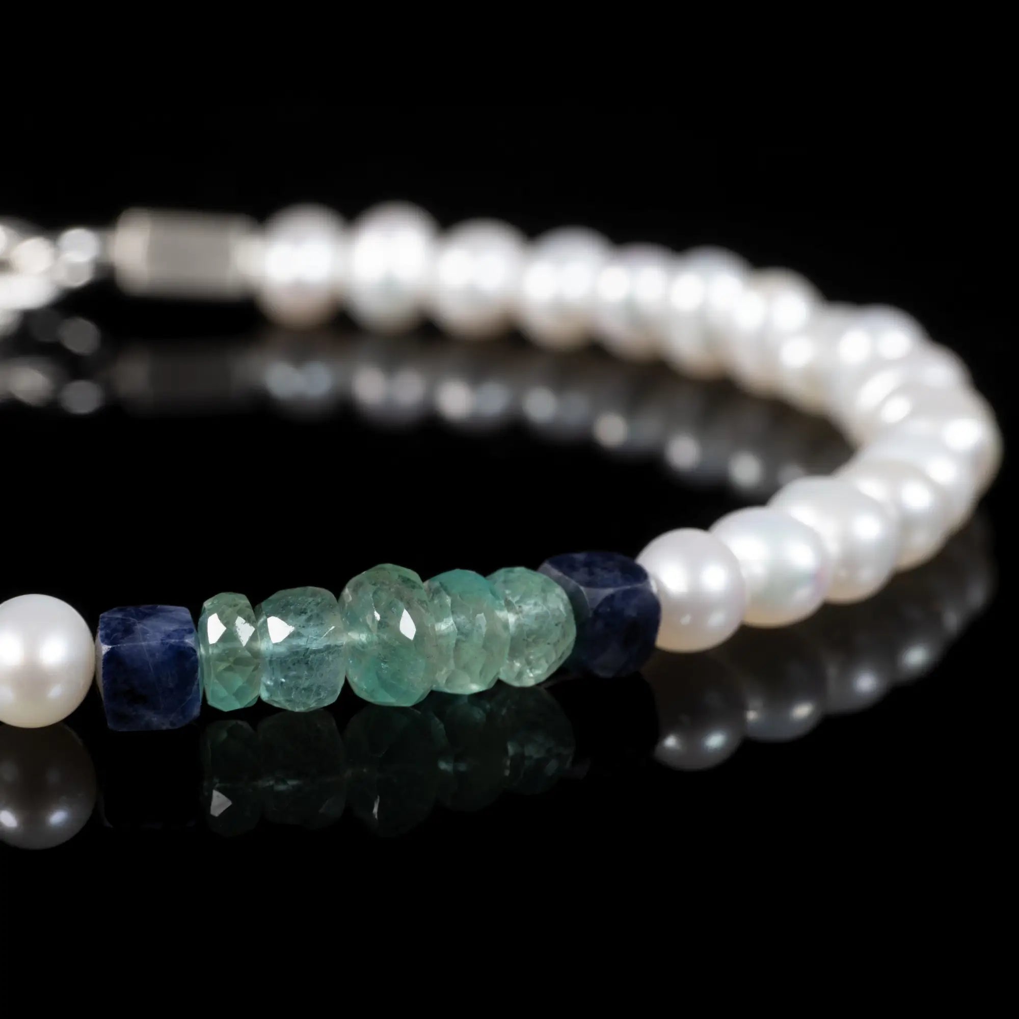White Pearl - Emerald - Sapphire  Bracelet I (4.5-5mm)