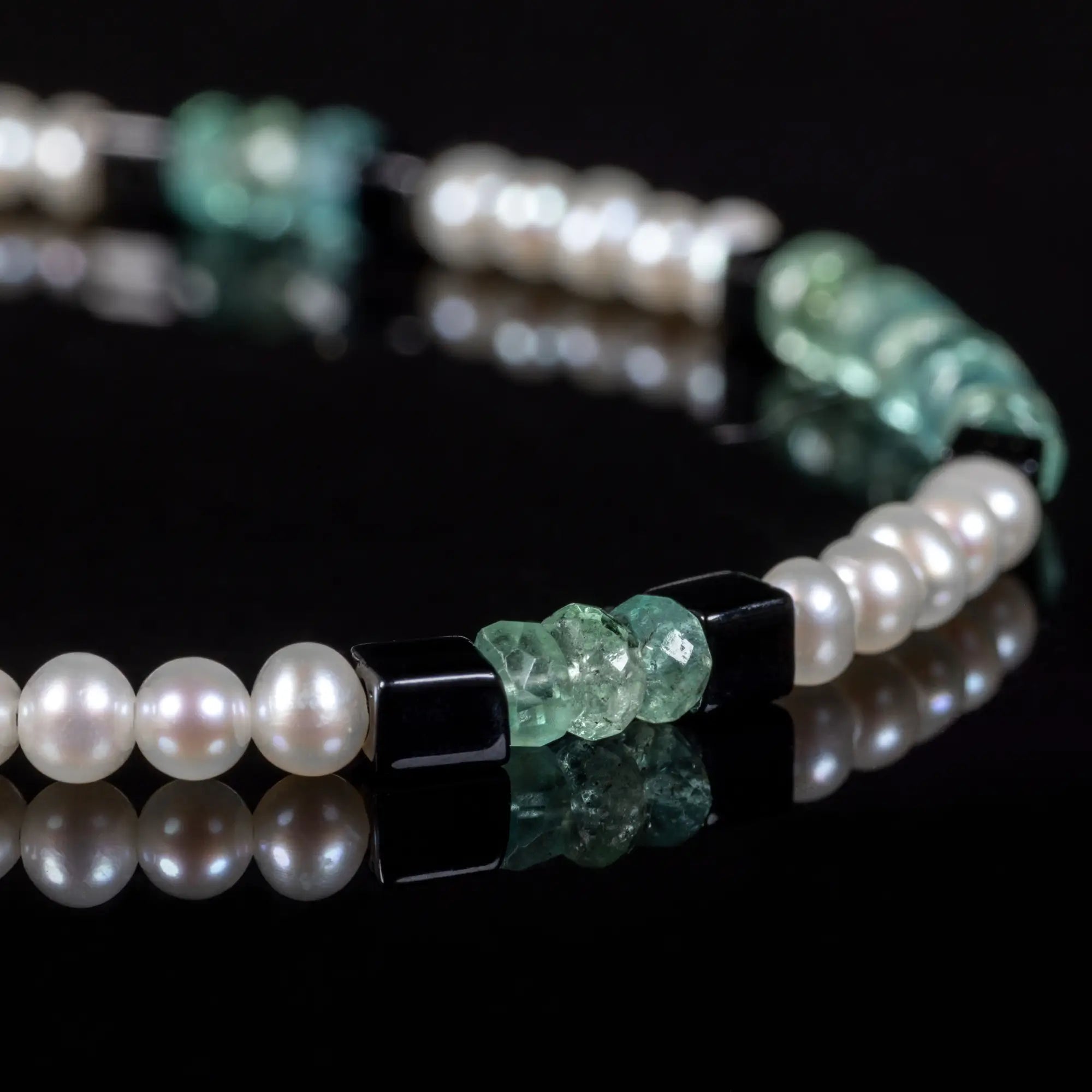 White Pearl - Emerald Bracelet II (2.5-3mm)