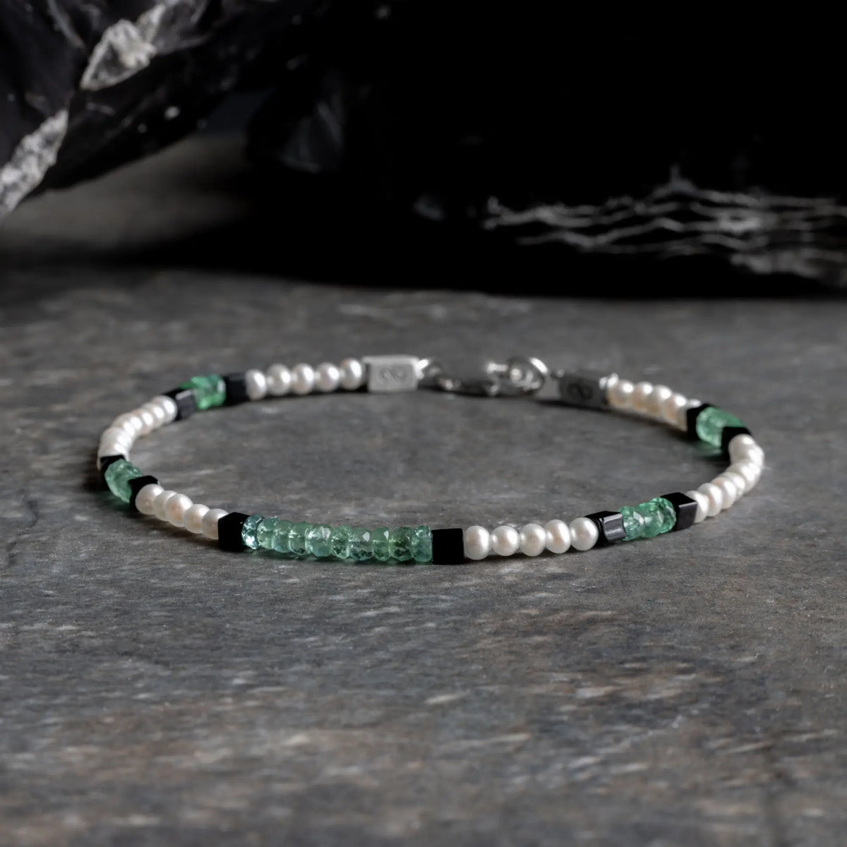 White Pearl - Emerald Bracelet II (2.5-3mm)